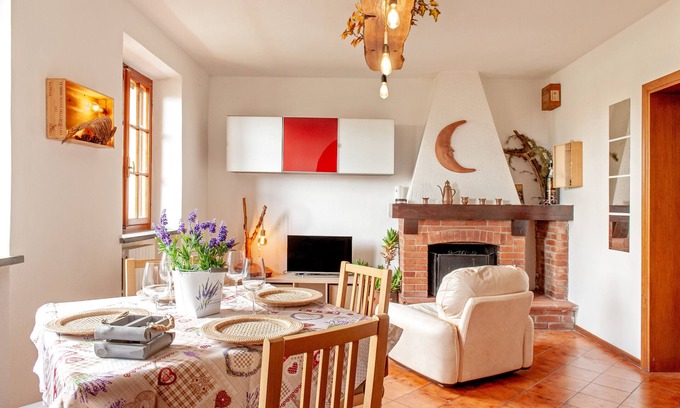 Asciano Pisano Casa | Casa de vacaciones 'Casa Zito' con vistas a la montaña, terraza privada y Wi-Fi