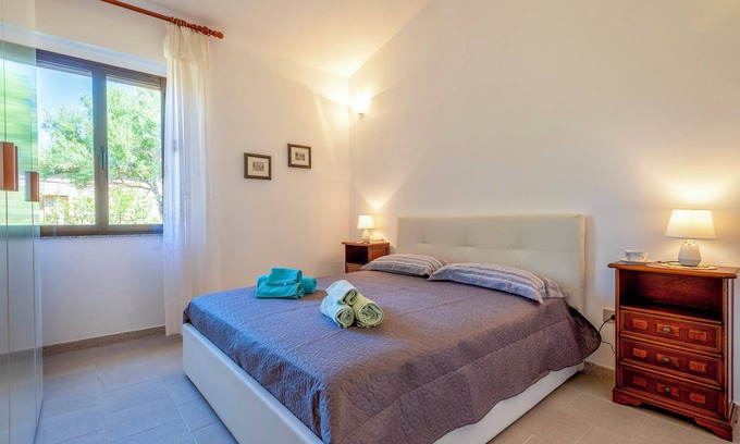 Trinita d'Agultu e Vignola Casa | Holiday Home 'Rose's House' with Lateral Sea View, Private Terrace and Private Garden