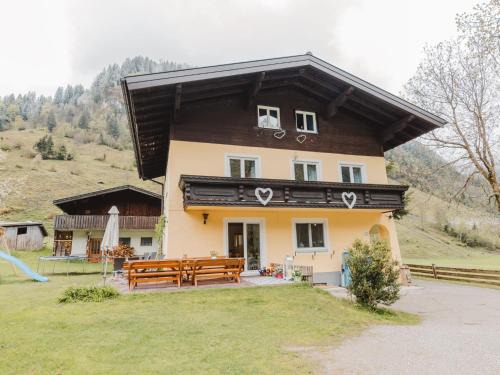 Fusch an der Grossglocknerstrasse Casa | Holiday Home Bergfried by Interhome