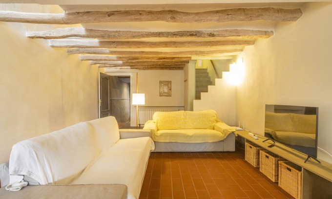 Juncosa Casa | Holiday Home 'Ca La Francesa' with Mountain View, Private Terrace and Wi-Fi