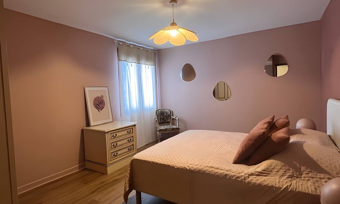 Besse-en-Chandesse Casa | Casa de vacaciones 'Villa Nina' con terraza privada, jardín privado y Wi-Fi