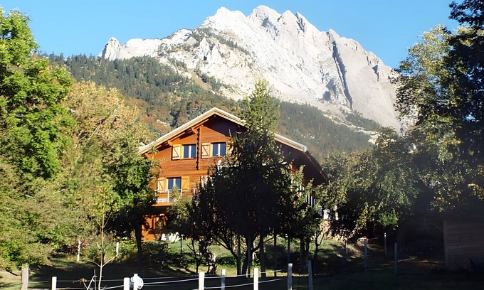 Saint-Martin-de-la-Porte Casa | Casa de vacaciones 'Gite Du Barnabas Relais' con vistas a la montaña, terraza privada y Wi-Fi
