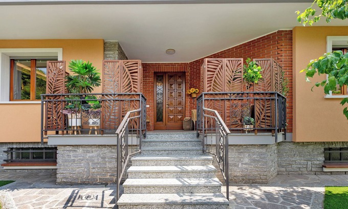 Castelletto Sopra Ticino Casa | Casa vacacional 'La Casa Dei Girasoli' con terraza, Wi-Fi y aire acondicionado
