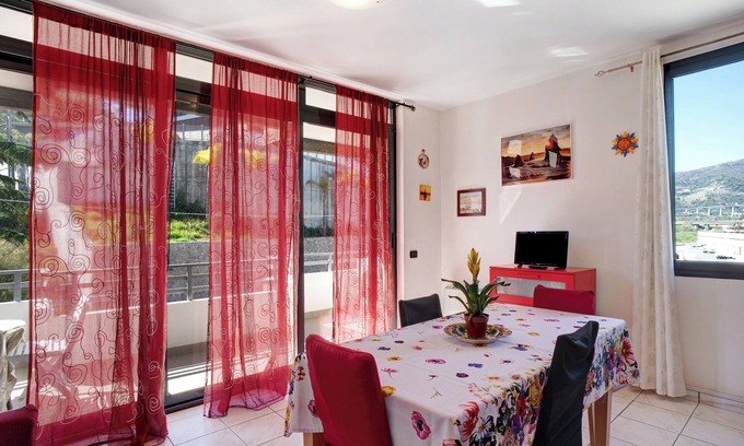 Bussana Apartamento | Apartamento vacacional "Bussana Mare" con vistas a la montaña, terraza privada y aire acondicionado