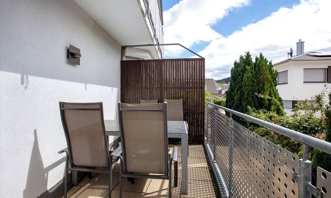 Dottingen Apartamento | Apartamento vacacional "Haus Castellblick" con vistas a la montaña, balcón y Wi-Fi