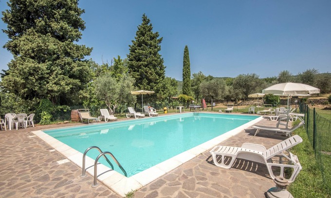 Castiglion Fibocchi Otro | Apartamento vacacional 'Bilocale Brando' con piscina, jardín y Wi-Fi