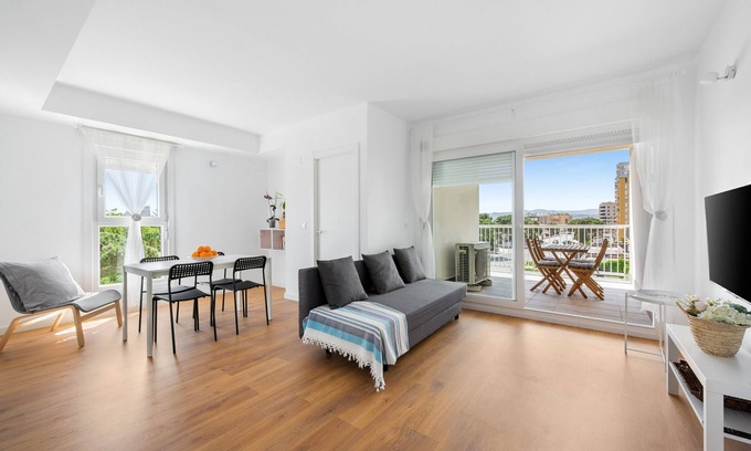 Canet de Berenguer Apartamento | Apartamento vacacional "Lopimar Bonito" cerca de la playa con balcón y Wi-Fi