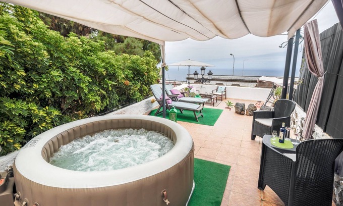 El Guincho Casa | Apartamento vacacional "Casa Amparo" con terraza, vista al mar, bañera de hidromasaje y Wi-Fi