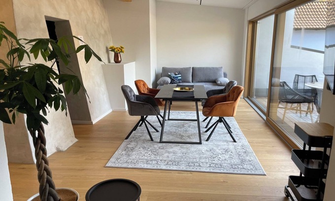 Gmuend in Kaernten Apartamento | Apartamento "Gasthof Alte Post - Top 8 Kapitän" con vistas a la montaña y Wi-Fi