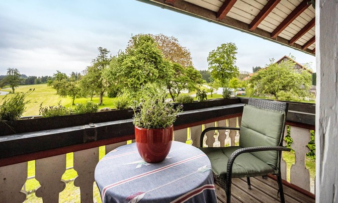 Eggenreute Apartamento | Apartamento 'Klosterhof Eggenreute' con vistas a la montaña
