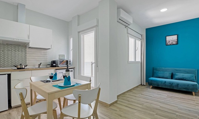 Campoamor Apartamento | Holiday Apartment "Umihouse 12" with Balcony, A/C & Wi-Fi