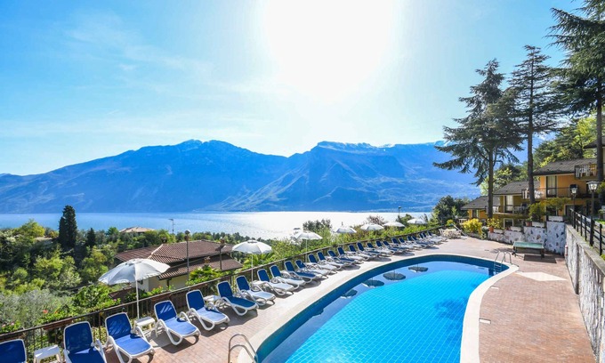 Limone sul Garda Apartamento | Apartamento vacacional con balcón o terraza, aire acondicionado y piscina