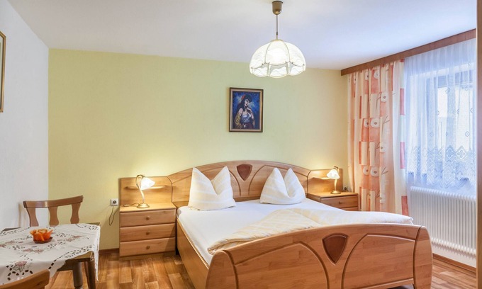 Bruck am Ziller Apartamento | Apartamento vacacional "Gästehaus Gisela 2" con vistas a la montaña, jardín compartido y Wi-Fi