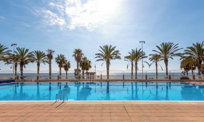 Algarrobo Apartamento | Apartamento a 60 metros de la playa con vistas al mar, terraza, A/C y Wi-Fi