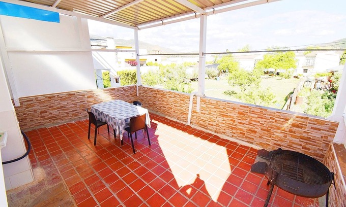 Fondón Apartamento | Apartamento vacacional "La Casa De Manolo" con vistas a la montaña, terraza privada y Wi-Fi