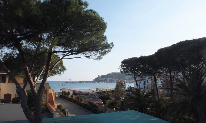 Marina di Campo Apartamento | Apartamento vacacional "Golden River 8" con vistas al mar
