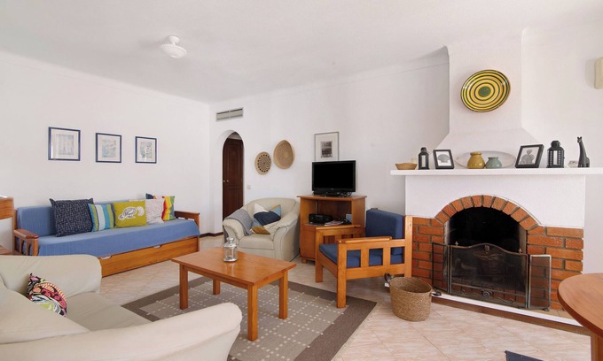 Montes de Alvor Apartamento | Apartamento vacacional "Alvor" con aire acondicionado, jardín compartido, piscina y terraza.