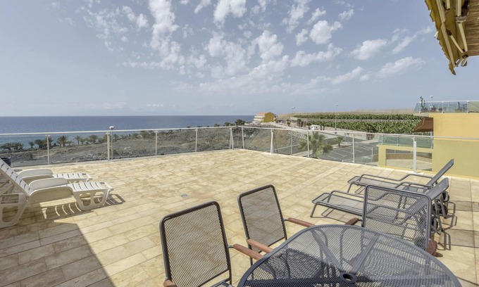 Playa San Juan Apartamento | Acogedor apartamento "Salinetas" cerca del mar con Wi-Fi, terraza, vista al mar y piscina