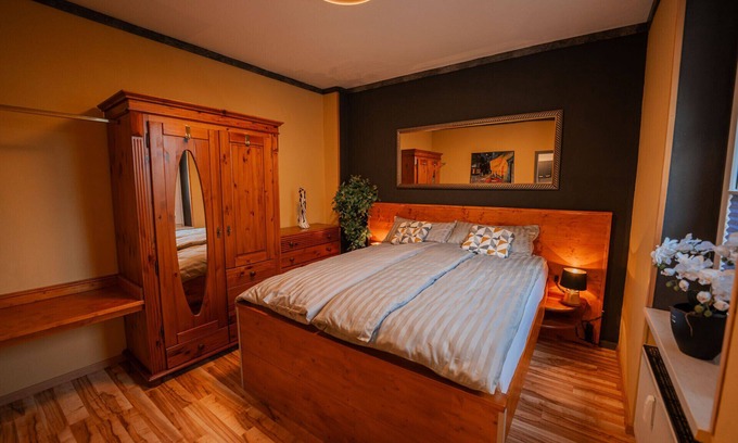 Mitte Apartamento | Holiday Apartment '2' with Private Garden and Wi-Fi