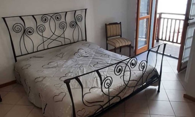 Laveno Apartamento | Apartamento vacacional 'Altopiano del Sole' con balcón y vistas a la montaña