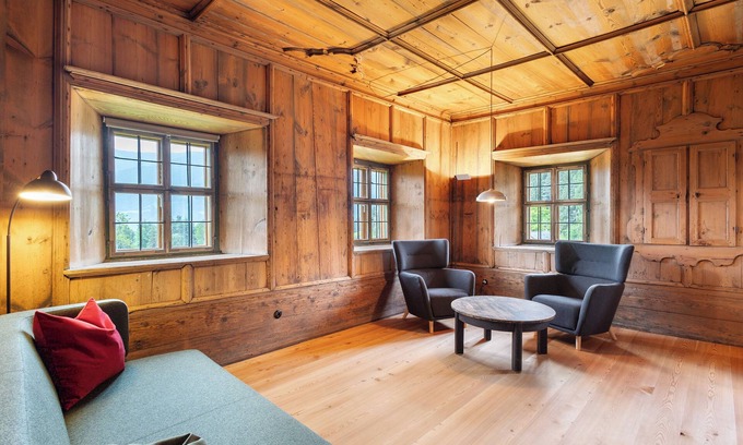 Pfalzen Apartamento | Apartamento vacacional 'Ansitz Baumannhof 1818' con vistas a la montaña, jardín comunitario y Wi-Fi