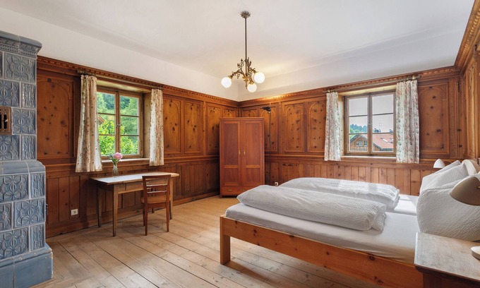 Pfalzen Apartamento | Apartamento vacacional 'Ansitz Baumannhof Erker Suite' con vistas a la montaña, jardín comunitario y Wi-Fi
