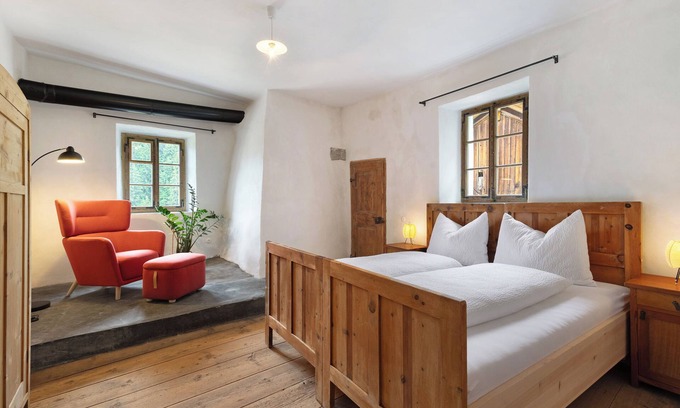 Pfalzen Apartamento | Apartamento vacacional 'Ansitz Baumannhof Gotik' con vistas a la montaña, jardín comunitario y Wi-Fi
