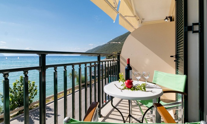 Vassiliki Apartamento | Apartamento vacacional 'Apostolos Apartamento 2' Cerca de la playa con vistas al mar