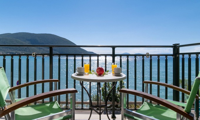 Vassiliki Apartamento | Apartamento vacacional 'Apostolos Apartment 1' Junto a la playa con Wi-Fi