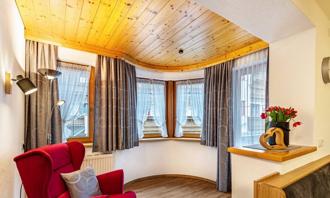 Lanersbach Apartamento | Apartamento vacacional 'Alpenrose Tux 2' con vistas a la montaña, balcón y Wi-Fi