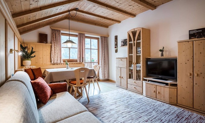 Bulla Apartamento | Apartamento vacacional "Arbea - Siëla" con vistas a la montaña, Wi-Fi y balcón