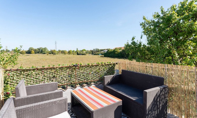 Manduel Apartamento | Apartamento vacacional "Aux portes de la Camargue" con terraza privada y pista de tenis compartida