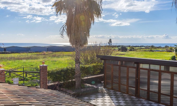 Calatabiano Apartamento | Apartamento vacacional "Casa Margherita Vista Etna" con vistas al mar, piscina compartida y terrazas