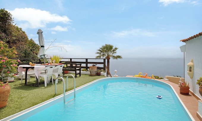 Puntillo del Sol Apartamento | Apartamento de vacaciones 'Casa Pelican' con vistas al mar, piscina privada y Wi-Fi