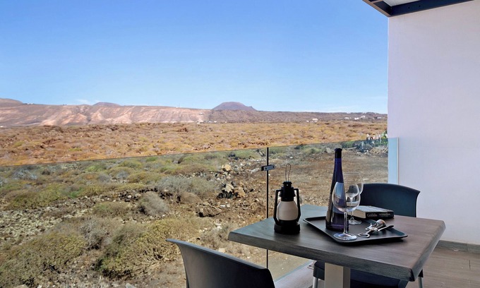 Arrieta Apartamento | Apartamento vacacional "Callao Beach 10" con vistas a la montaña, y Wi-Fi