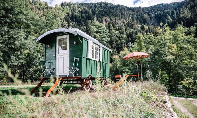 Saltusio Casa | Apartamento vacacional 'Camping Passeier Glamping Tilia' con vistas a la montaña, piscina comunitaria y wifi