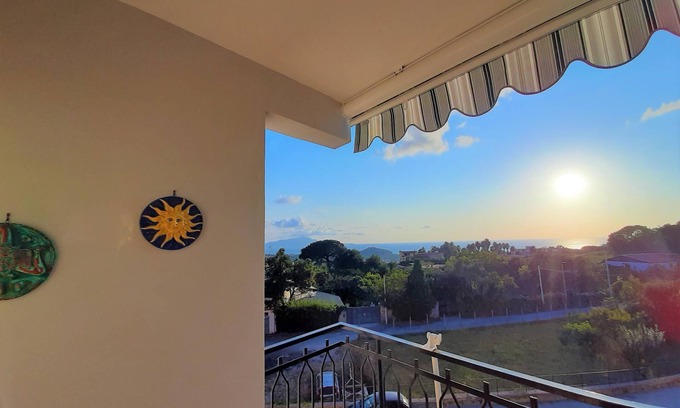 Licola Apartamento | Apartamento vacacional 'Casa Isabea' con vistas al mar, 2 balcones, jardín y Wi-Fi