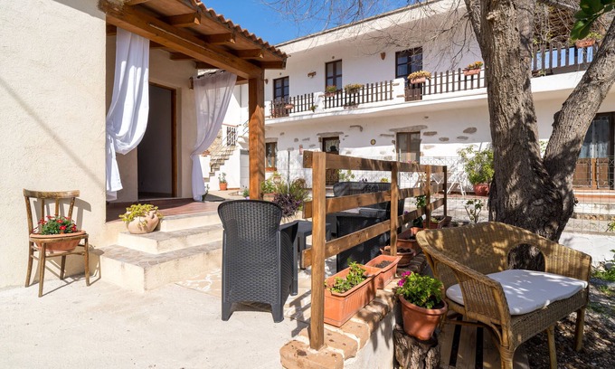 Irgoli Apartamento | Apartamento vacacional "Casa Masala" con terraza privada y jardín compartido