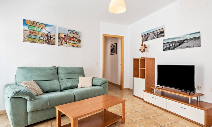 Centro de Conil de la Frontera Apartamento | Apartamento vacacional "Casa Señores Cura 1 - Solo Familias" con terraza compartida y Wi-Fi