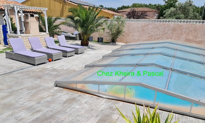 Vitrolles Apartamento | Apartamento vacacional "Chez Kheira et Pascal" con terraza privada y piscina compartida