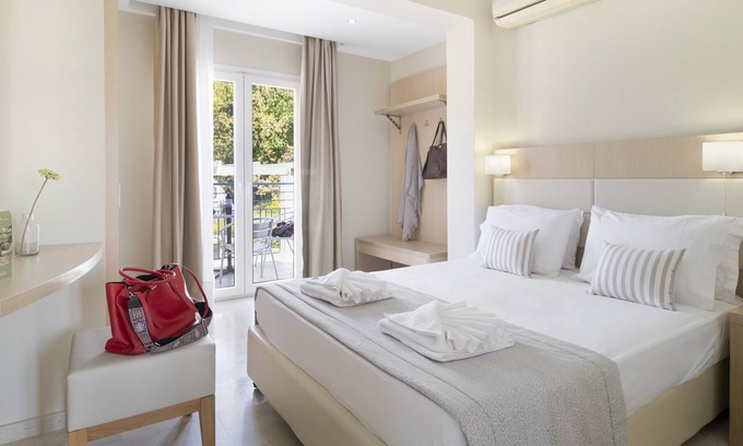 Vassiliki Apartamento | Apartamento vacacional 'Cosmos 2' cerca de la playa con terraza compartida y Wi-Fi