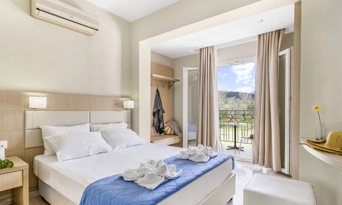 Vassiliki Apartamento | Apartamento vacacional 'Cosmos 4' cerca de la playa con terraza compartida y Wi-Fi