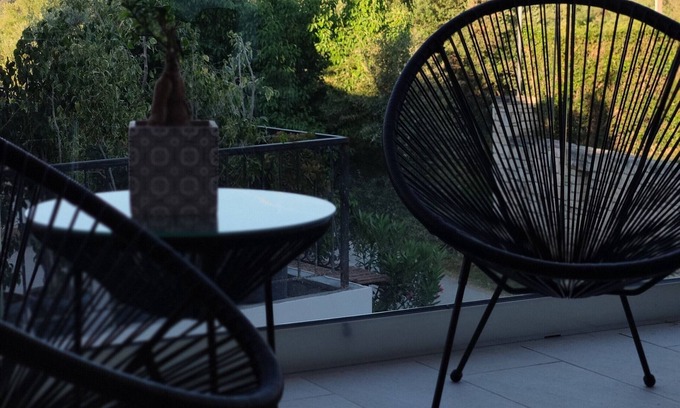 Fiolitis Apartamento | Apartamento vacacional 'Crystal Luxury Apartment' con 3 balcones, jardín y Wi-Fi