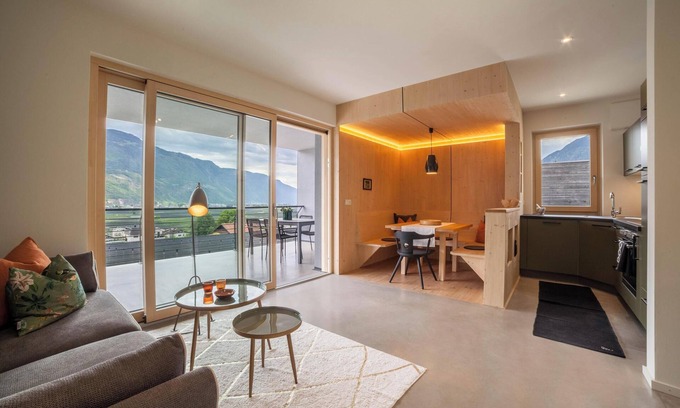 Cermes Apartamento | Apartamento vacacional "Das Runde" con vistas a la montaña, Wi-Fi, jardín y terraza