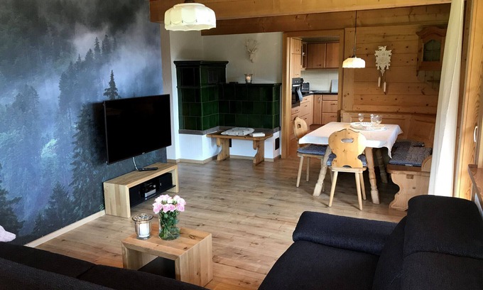 Hinterzarten Apartamento | Holiday Apartment 'Hirschsprung' with Mountain View, Private Terrace and Wi-Fi