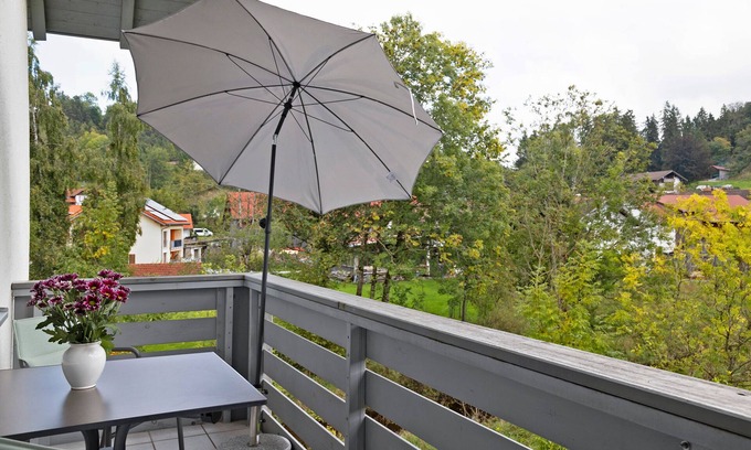 Marktoberdorf Apartamento | Apartamento vacacional 'Am Mühlbach' con jardín comunitario, balcón y Wi-Fi