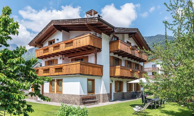 Pinzolo Apartamento | Apartamento vacacional "Dolomiti di Brenta" con vistas a la montaña, jardín y Wi-Fi