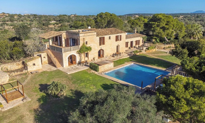 Ses Salines Apartamento | Apartamento vacacional "Es turo de Cabrera" con jardín, piscina y aire acondicionado