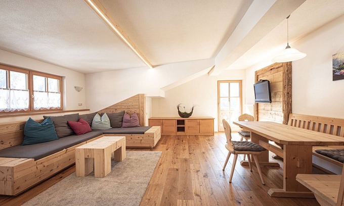 Campo Tures Apartamento | Apartamento vacacional "Edelweiss" con vistas a la montaña, terraza privada y Wi-Fi