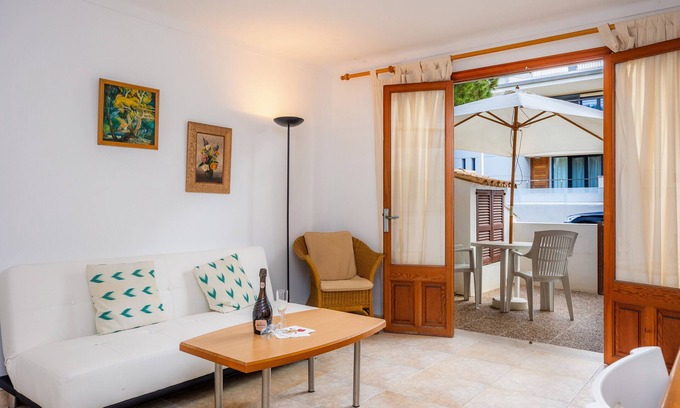 Cala Agulla Apartamento | Apartamento vacacional "Mhm 1" con balcón y Wi-Fi
